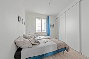 3 bedrooms, iron/ironing board, free WiFi, bed sheets