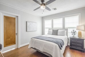 3 slaapkamers, een strijkplank/strijkijzer, gratis wifi, beddengoed
