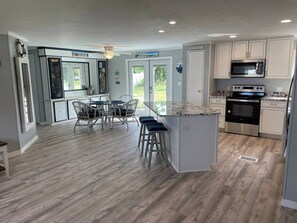 Fridge, microwave, oven, stovetop - Island Getaway - Monthly Rental - 3 Queen Beds (Bokeelia)