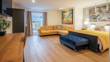 Desk, WiFi, bed sheets