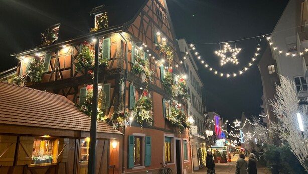 A traditional European building with a sloped roof, wooden beams, and a balcony with a railing. - BergOase - Apart - am Feldberg mit Bergblick (Feldberg (Schwarzwald))