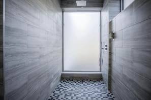 Een douche, een haardroger