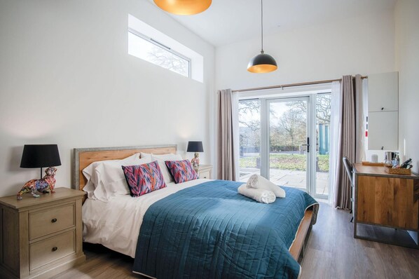 Skrivebord, wi-fi og sengetøy