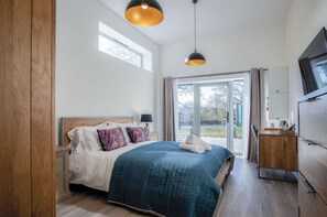 Escritorio, wifi, ropa de cama