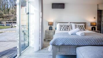 Työpöytä, Wi-Fi, vuodevaatteet