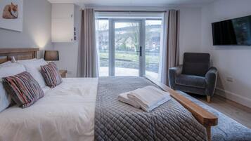 WiFi, bed sheets