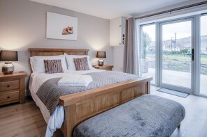 WiFi, bed sheets - Suite 7 - Sleeping Giant Hotel - Pen Y Cae Inn (Swansea Valley)