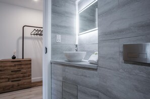 Douche, sèche-cheveux