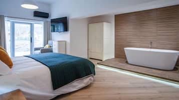 Desk, WiFi, bed sheets
