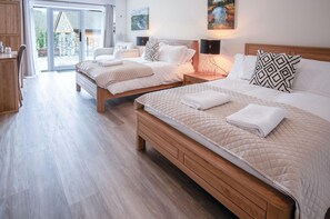 Skrivebord, wi-fi og sengetøy