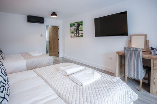 Suite 3 - Sleeping Giant Hotel - Pen Y Cae Inn