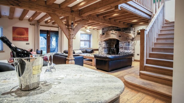 Interior - Oak Lodge - Hot Tub - Pen Y Cae Inn (Swansea Valley)