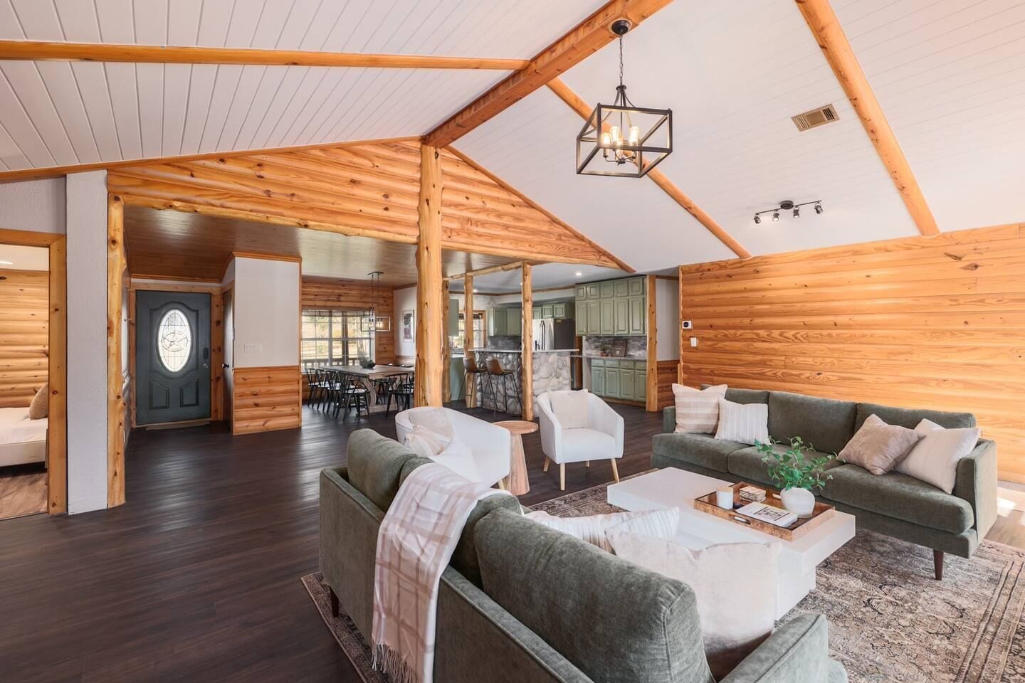 Smart TV, chimenea, estéreo y oficina 