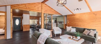 Fitzhugh Lodge | Hill Country Retreat | Pool, Gameroom, Pickleball & More