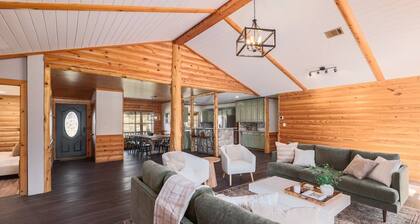 Fitzhugh Lodge | Hill Country Retreat | Pool, Gameroom, Pickleball & More