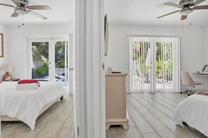 3 bedrooms, desk, iron/ironing board, travel cot - Spacious Family Retreat – Pool, BBQ & Soft Serve! (Oakland Park)