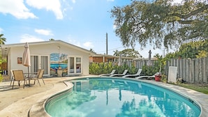 Unclassified image, 5 of 21, button - Modern 3BR Pool Home – Heated Pool, Soft-Serve, Pet-Friendly, Sleeps 8 (Oakland Park)