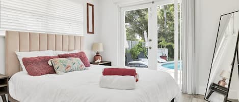 3 عدّة غرف نوم ومكتب ومكواة/لوح كي وسرير سفر