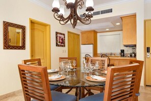 Dining - One-Bedroom Suite - Villa del Arco Beach Resort & Spa

 (Cabo San Lucas)