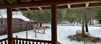 Cozy Log Cabin with private access to the Trinity River!