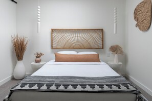 2 bedrooms, desk, iron/ironing board, travel crib