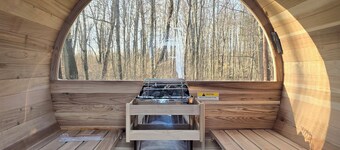 14 Min to Lake Michigan: 3BR, 5 Beds, 30 Acres, Hot Tub, Sauna, Pets & Fire Pit