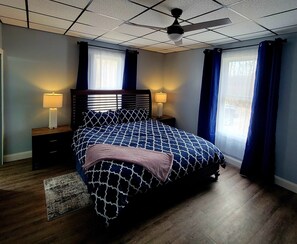 3 bedrooms, desk, iron/ironing board, free WiFi
