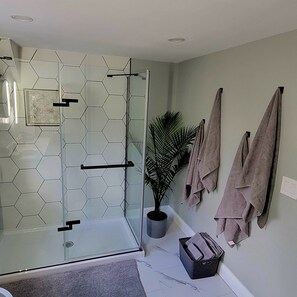 Shower, hair dryer, towels, soap - 14 Min to Lake Michigan: 3BR, 5 Beds, 30 Acres, Hot Tub, Sauna, Pets & Fire Pit (Covert)