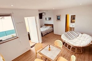 1 chambre, fer et planche à repasser, lit parapluie, Wi-Fi