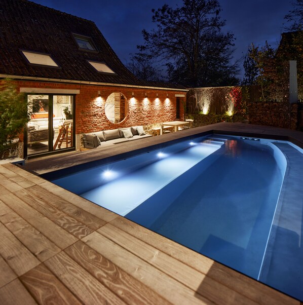 季節限定屋外プール、サンラウンジャー