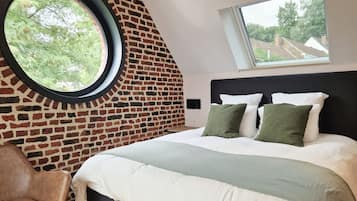 Premium tweepersoonskamer, 1 kingsize bed | Hypoallergeen beddengoed, donsdekens, individueel gedecoreerd