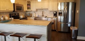 Private kitchen - Paradise at Sunset Beach (Treasure Island)