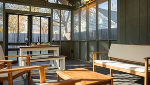 Outdoor dining - Falling Star Lodge - A Sayles Ranch Home (Abilene)