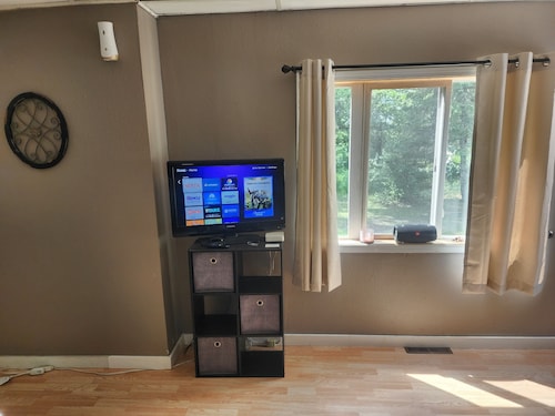 Highway 20 Lodge--Quiet, Cozy, renovated two bedroom house that sleeps 6-7