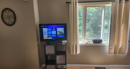 Highway 20 Lodge--Quiet, Cozy, renovated two bedroom house that sleeps 6-7