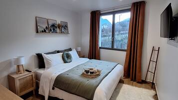 3 makuuhuonetta, silitysrauta/-lauta, vauvan matkasÀnky, Wi-Fi