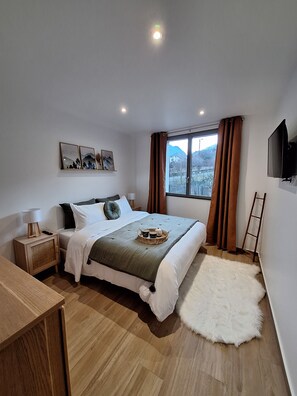 3 habitaciones, tabla de planchar con plancha, cuna de viaje y wifi