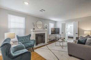 Smart TV - Charming OKC Cottage! (Oklahoma City)