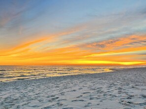 On the beach - Sea Krewe~Beachfront~Sleeps 10~Updated (Dauphin Island)