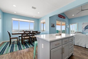 Dining - Sea Krewe~Beachfront~Sleeps 10~Updated (Dauphin Island)