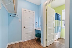 Interior - Sea Krewe~Beachfront~Sleeps 10~Updated (Dauphin Island)