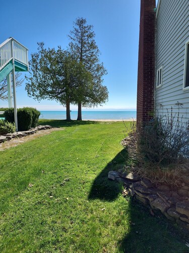 2 BR Cottage on the Sandy Beaches of Lake Huron- Greenbush- Sunrise Side 