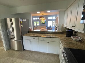 Mikrowelle, Ofen, Herdplatte, Geschirrspüler