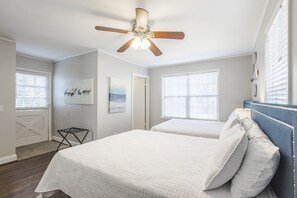 3 chambres, fer et planche à repasser, Wi-Fi gratuit, draps fournis