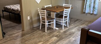 Modern 2- bedroom cabin on Bull Shoals Lake