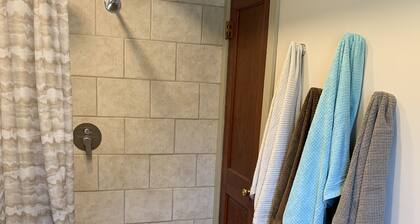 Modern 2- bedroom cabin on Bull Shoals Lake
