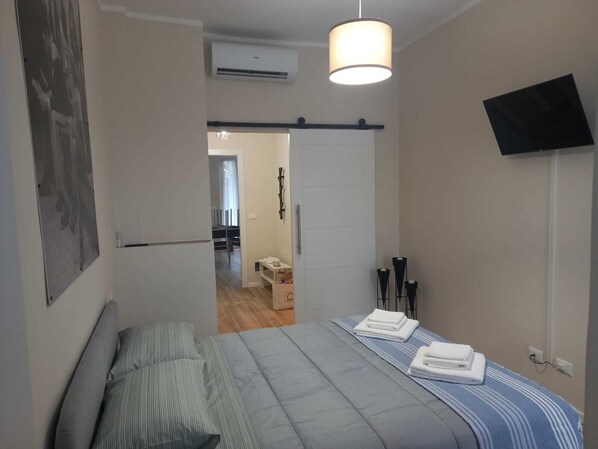 1 slaapkamer, een strijkplank/strijkijzer, wifi, beddengoed