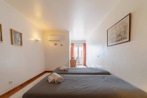 2 bedrooms, iron/ironing board, internet, bed sheets