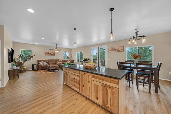 Smart TV - Serenity in the Mountain Pines at The Cypress Point Lodge (Flagstaff)