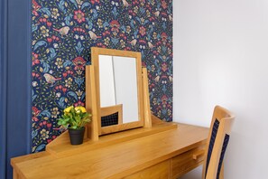 Interior detail - Blue Sparrow House (Portsmouth)